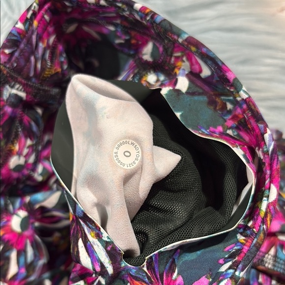 Lululemon Base Pace High-Rise Tight 28" *Brushed
Floral Electric Multi Nulux - Picture 2 of 10